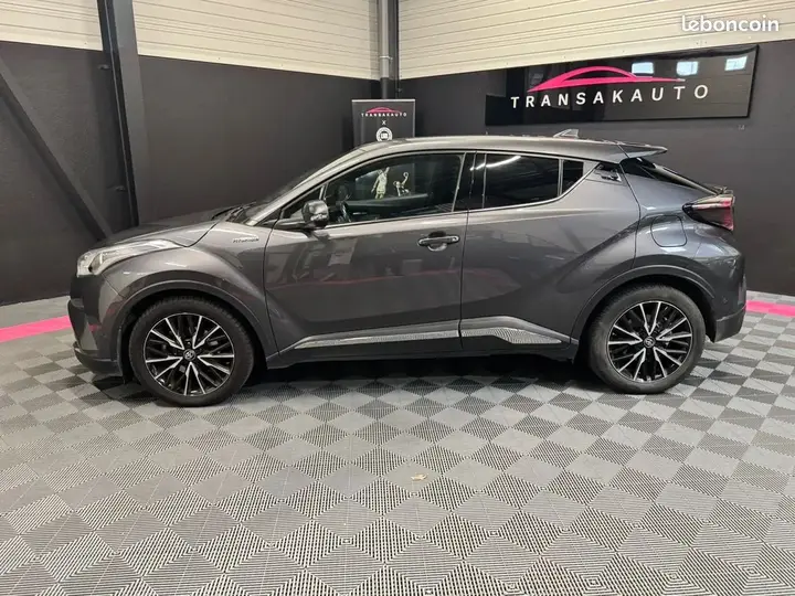 Toyota C-Hr 2018 photo 2