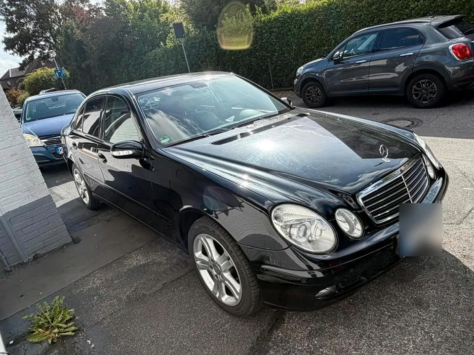 Mercedes-Benz E200