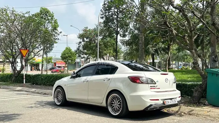 Mazda 3 2012 photo 2