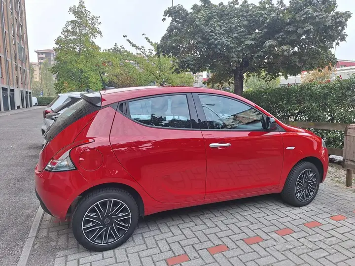 Lancia Ypsilon 2024 photo 2