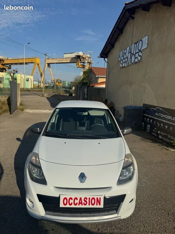 Renault Clio 2010 photo 2