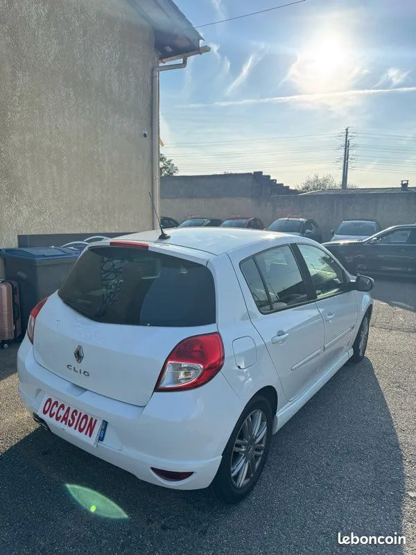 Renault Clio 2010 photo 5