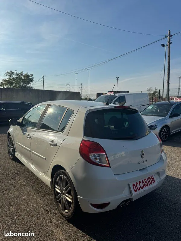 Renault Clio 2010 photo 4