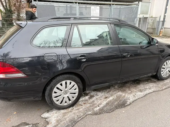 Volkswagen Golf 2011 photo 3
