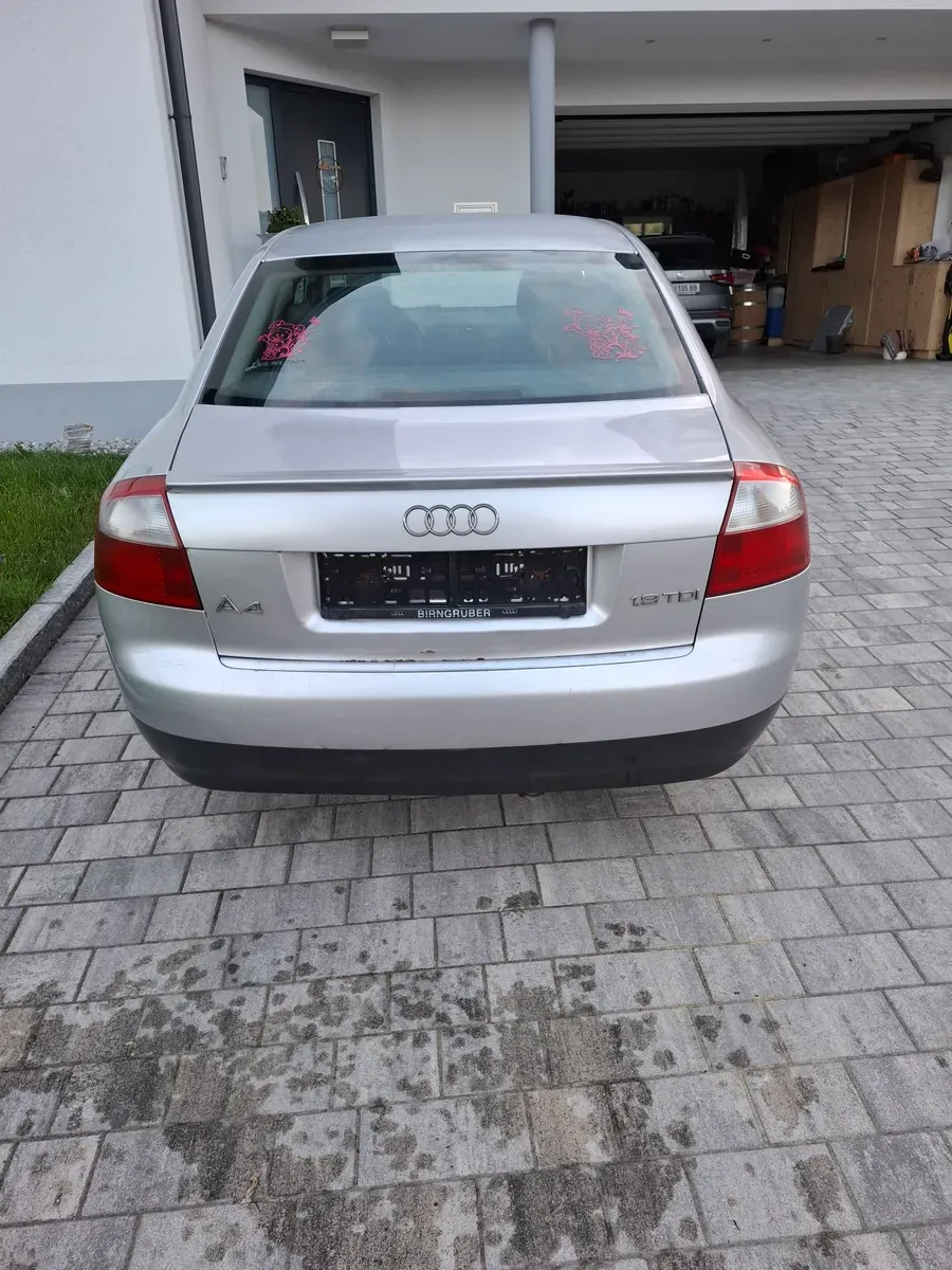 Audi A4 2004 photo 2