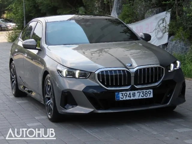 BMW 5 Series 2025 photo 2
