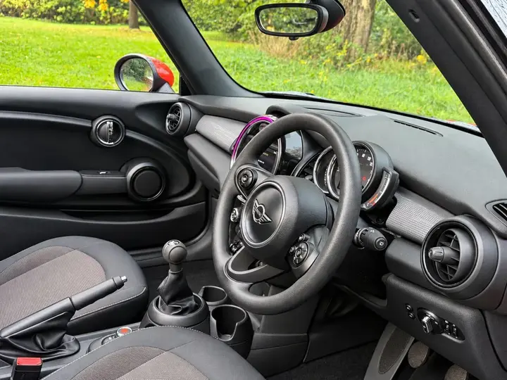 Mini Convertible 2018 photo 2