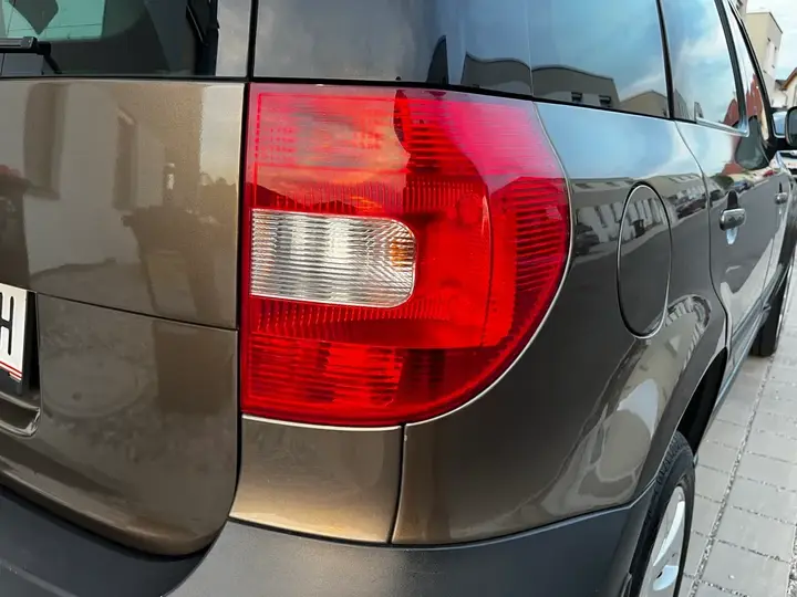 Skoda Yeti 2012 photo 2