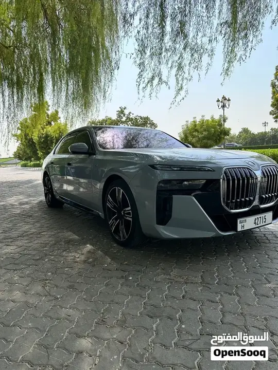 BMW 7 Series 2023 photo 2