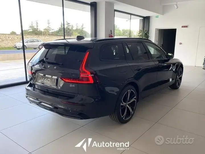 Volvo V60 2023 photo 2
