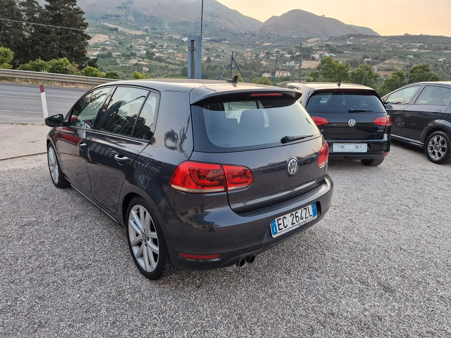 Volkswagen Golf 2010 photo 2