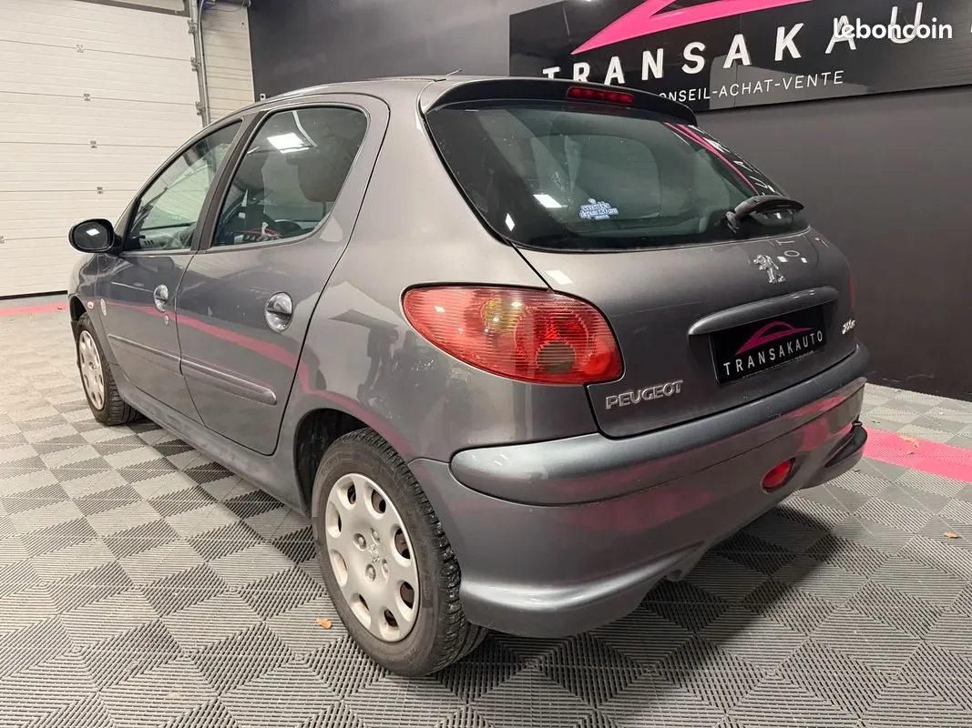 Peugeot 206 2008 photo 3
