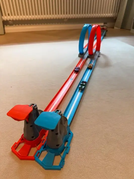 Hot Wheels Doppel-Looping Rennbahn