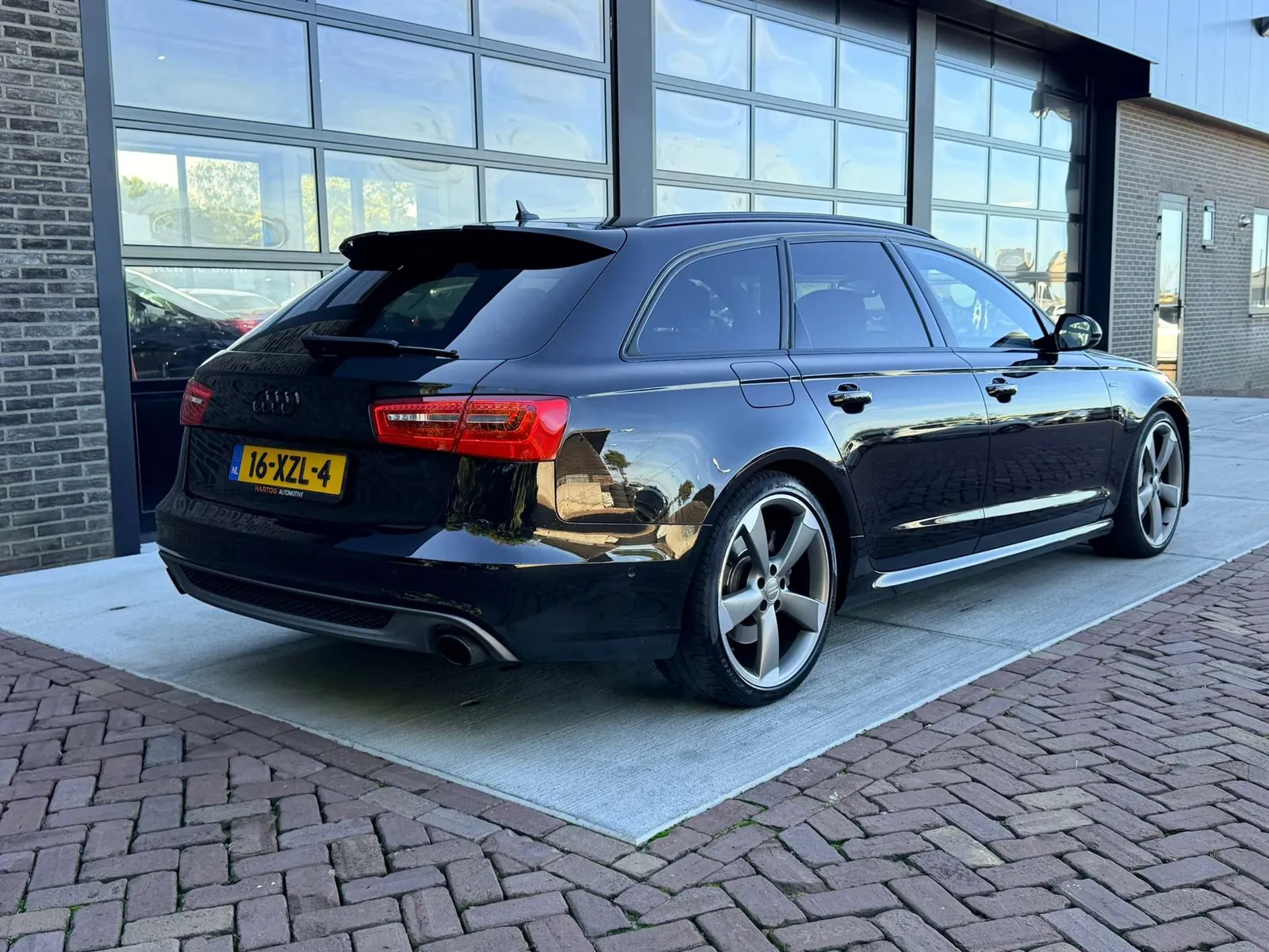 Audi A6 Avant 2012 photo 2