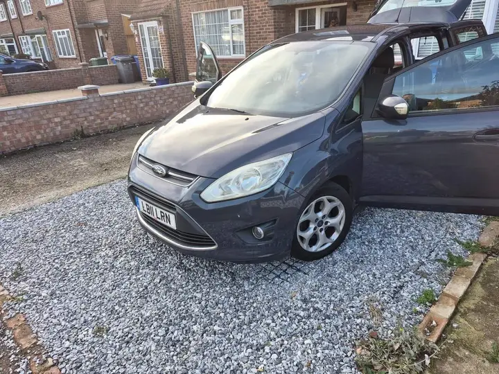 Ford Grand C-Max 2011 photo 2
