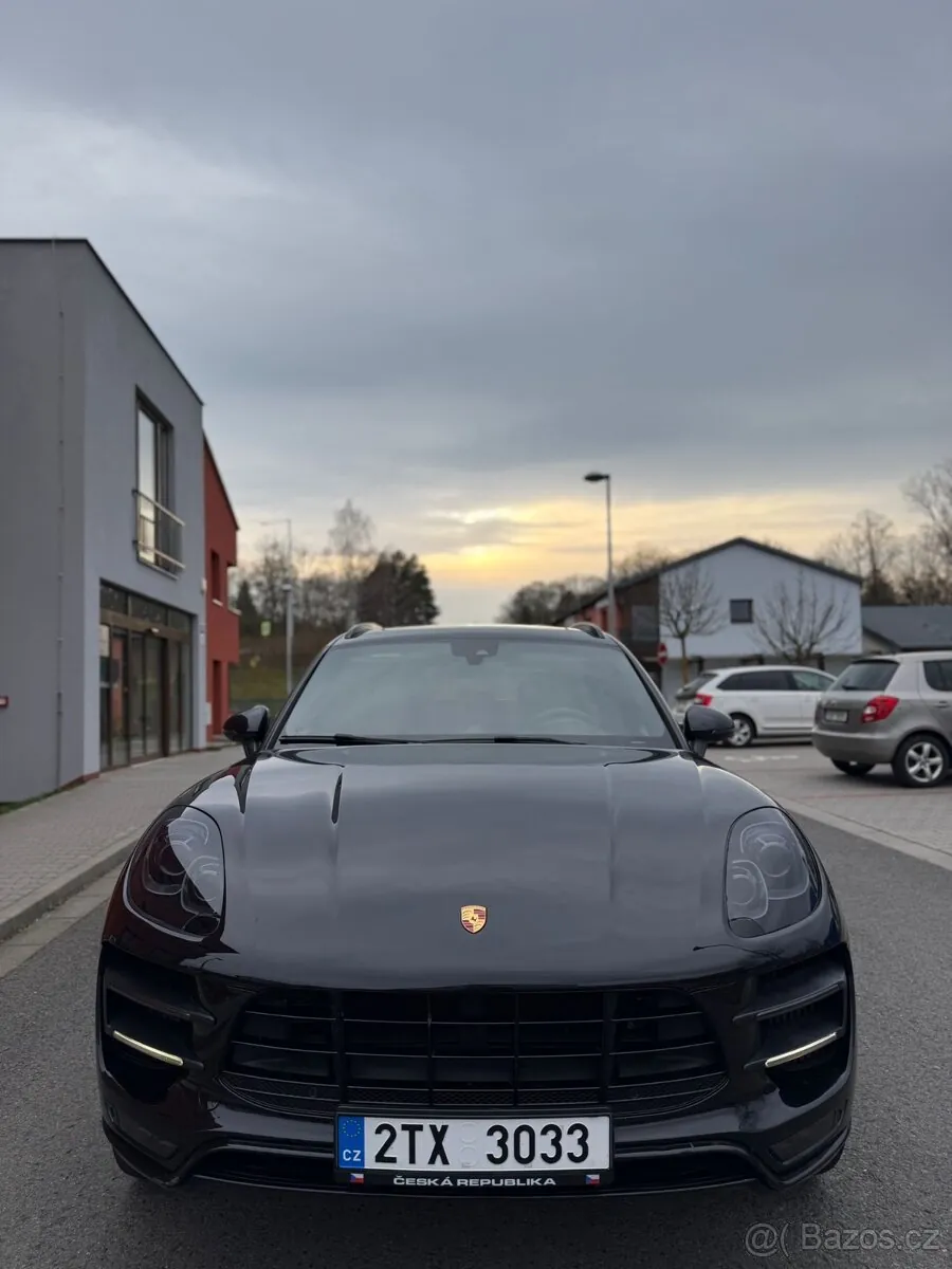 Porsche Macan Turbo 2015 photo 2