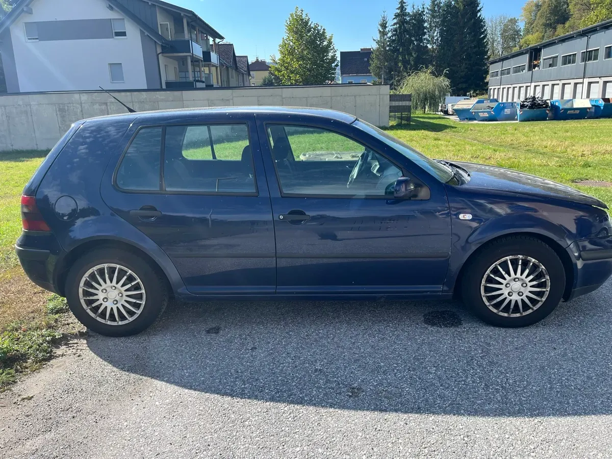 Volkswagen Golf 2002 photo 2