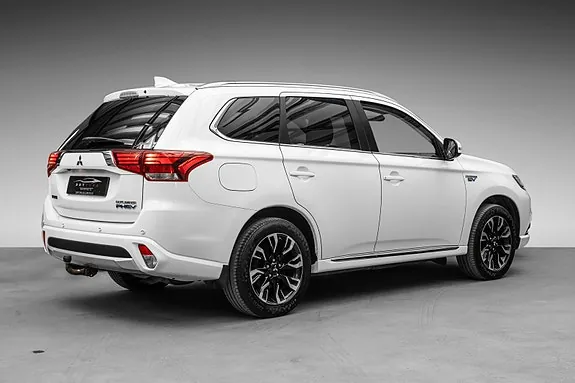 Mitsubishi Outlander 2017 photo 2
