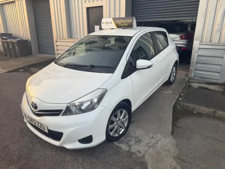 Toyota Yaris 2013 photo 5