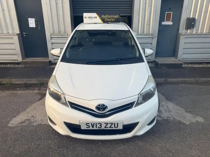 Toyota Yaris 2013 photo 4