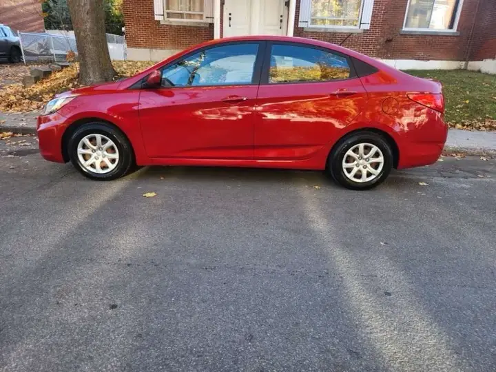 Hyundai Accent 2012 photo 2