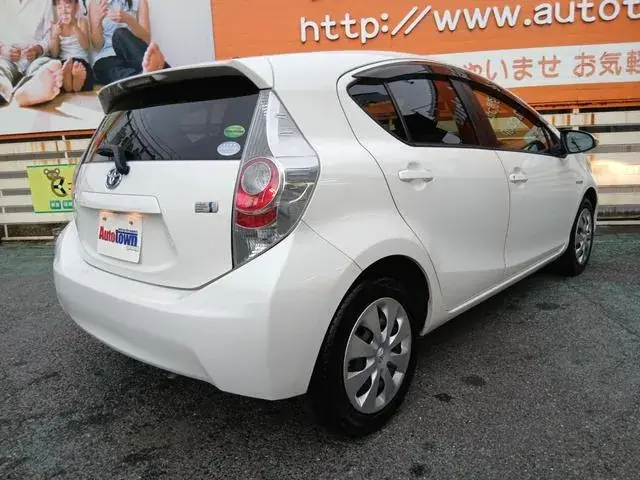 Toyota Aqua 2014 photo 2