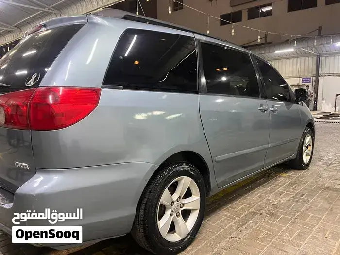 Toyota Sienna 2007 photo 2