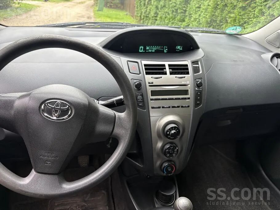 Toyota Yaris 2010 photo 4