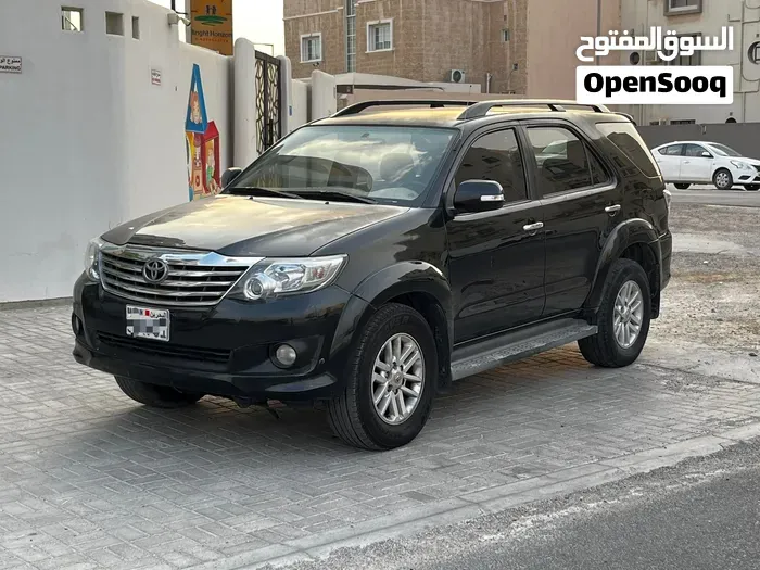 Toyota Fortuner 2012 photo 2