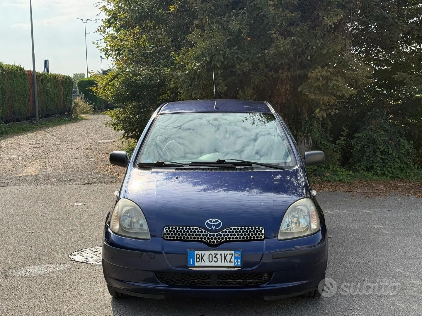 Toyota Yaris 2000 photo 3