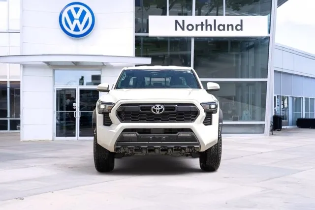 Toyota Tacoma 2024 photo 2