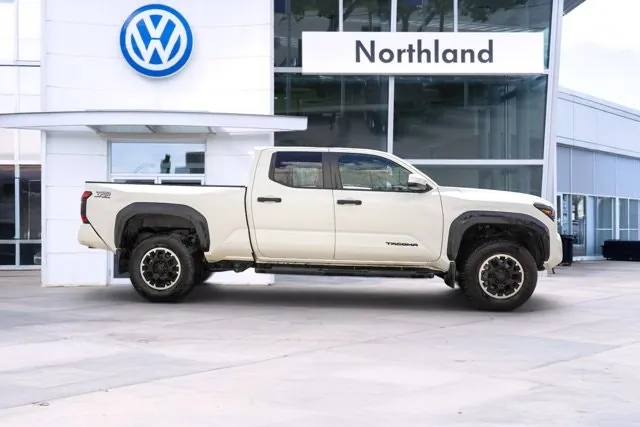 Toyota Tacoma 2024 photo 3