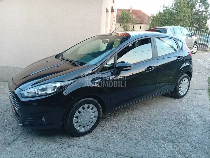 Ford Fiesta 2013 photo 2