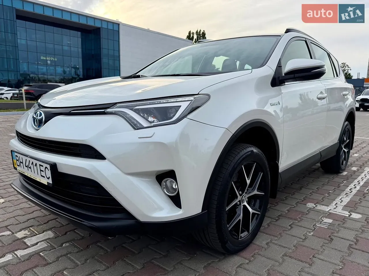 Toyota Rav4 2017 photo 2