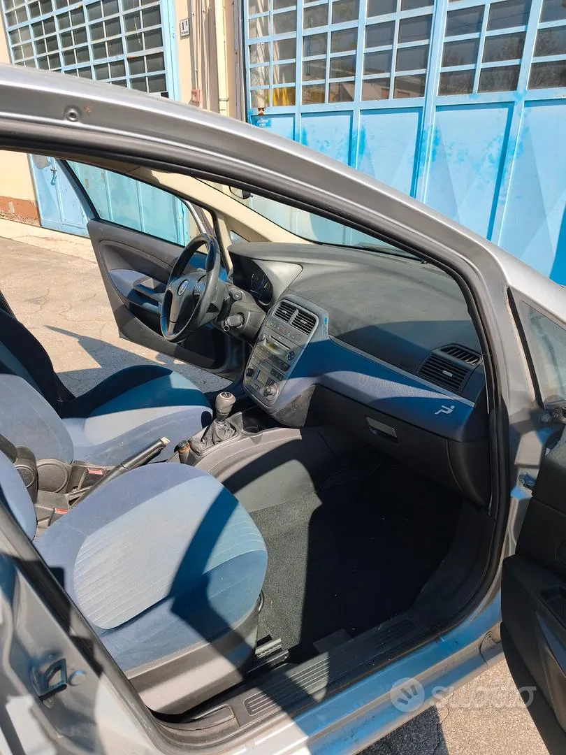 Fiat Grande Punto 2009 photo 4