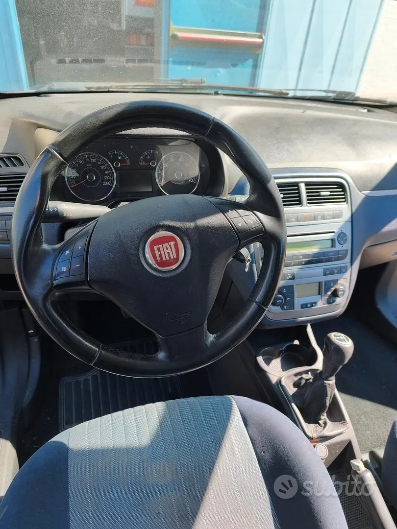 Fiat Grande Punto 2009 photo 2