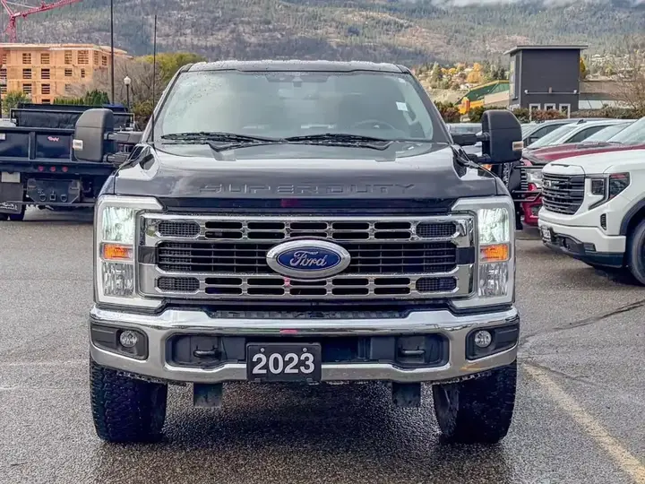 Ford F350 2023 photo 2