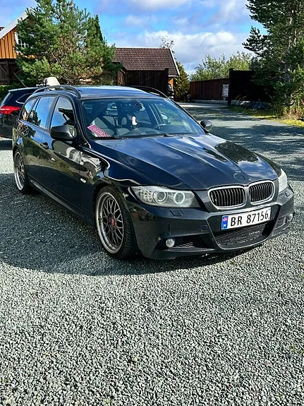 BMW 318D 2008 photo 2