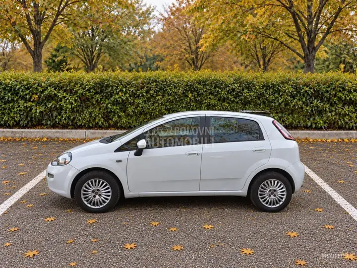 Fiat Grande Punto 2013 photo 2