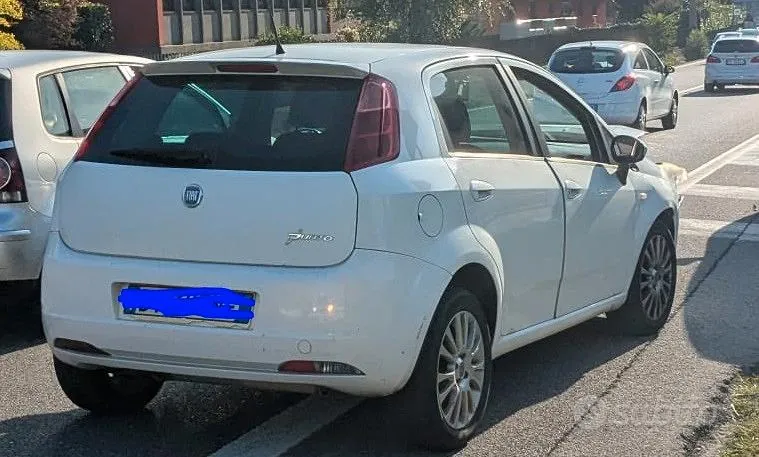 Fiat Grande Punto 2009 photo 2