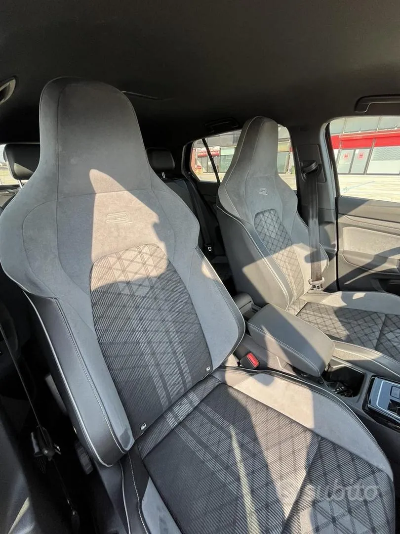 Volkswagen Golf 2024 photo 3