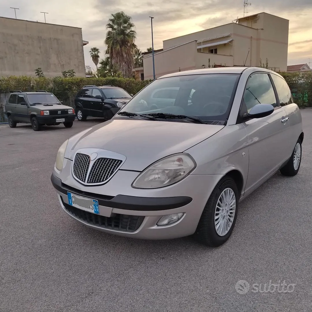 Lancia Ypsilon