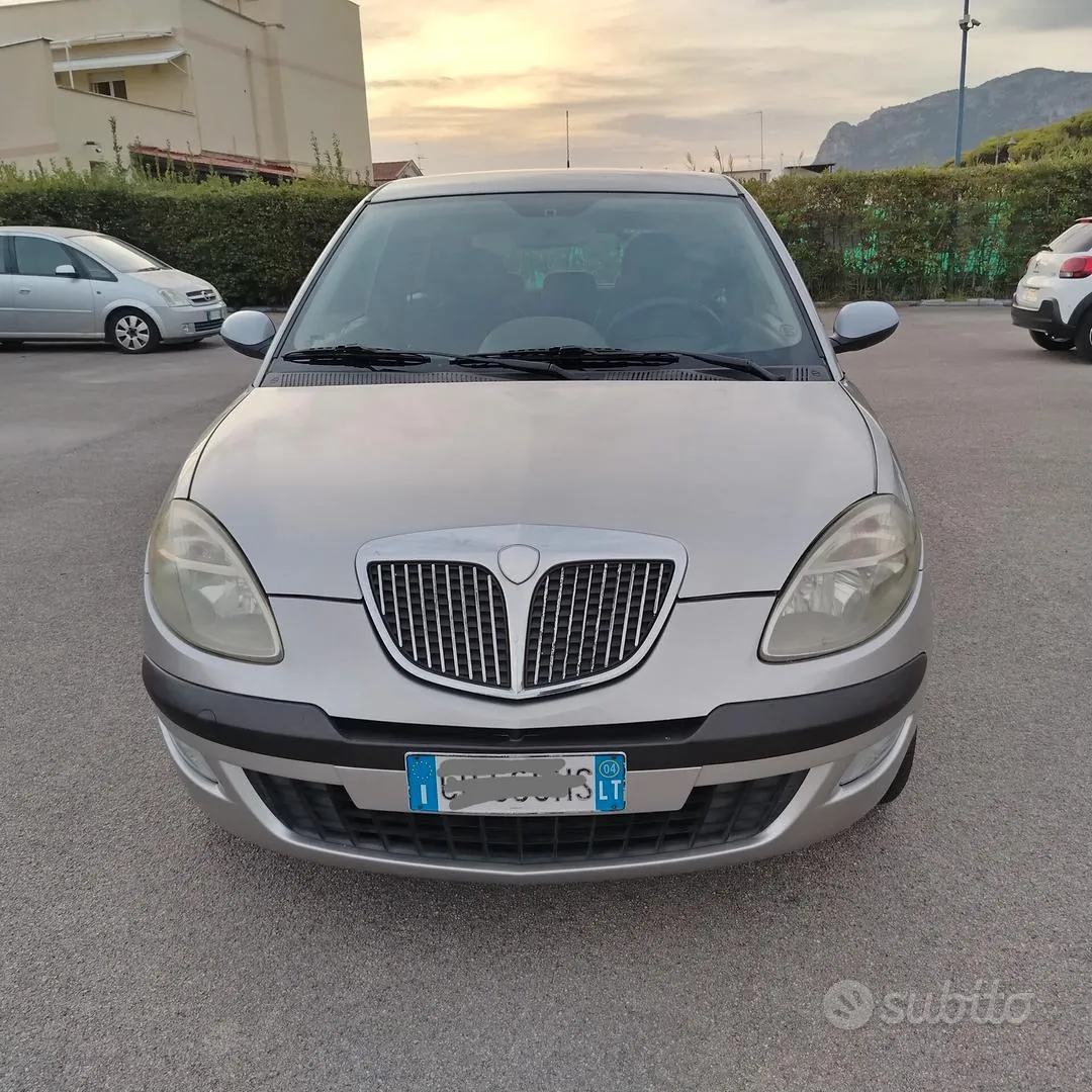 Lancia Ypsilon 2004 photo 2