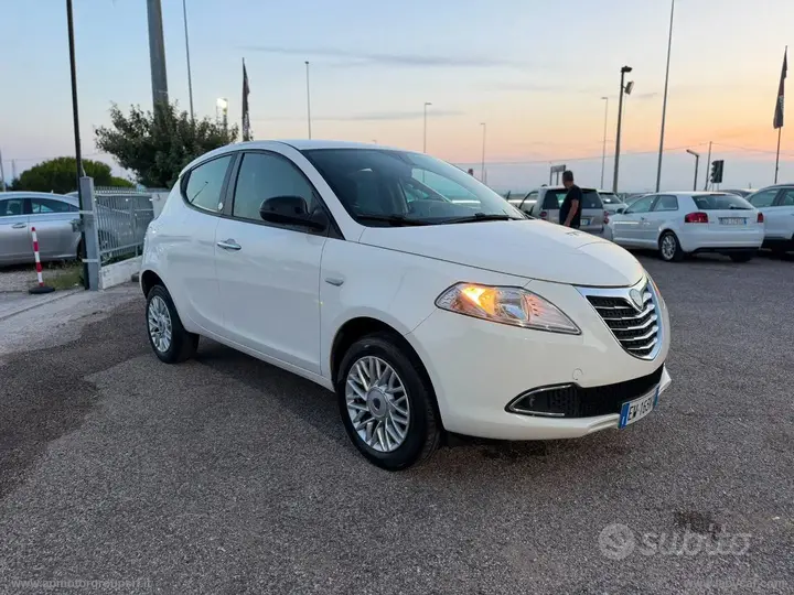 Lancia Ypsilon