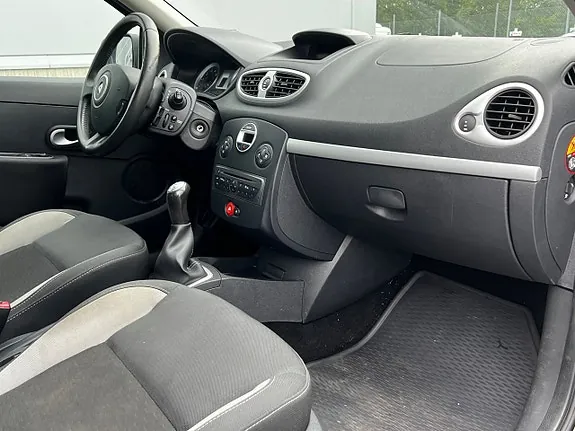 Renault Clio 2011 photo 5