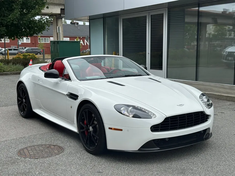 Aston Martin Vantage 2014 photo 4