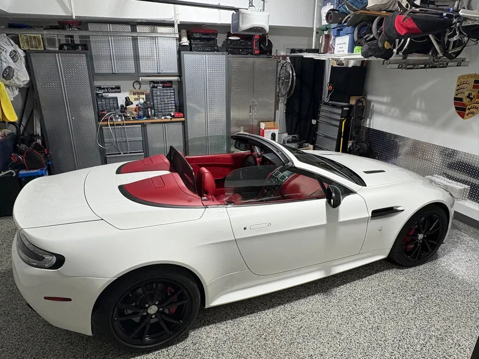 Aston Martin Vantage 2014 photo 3