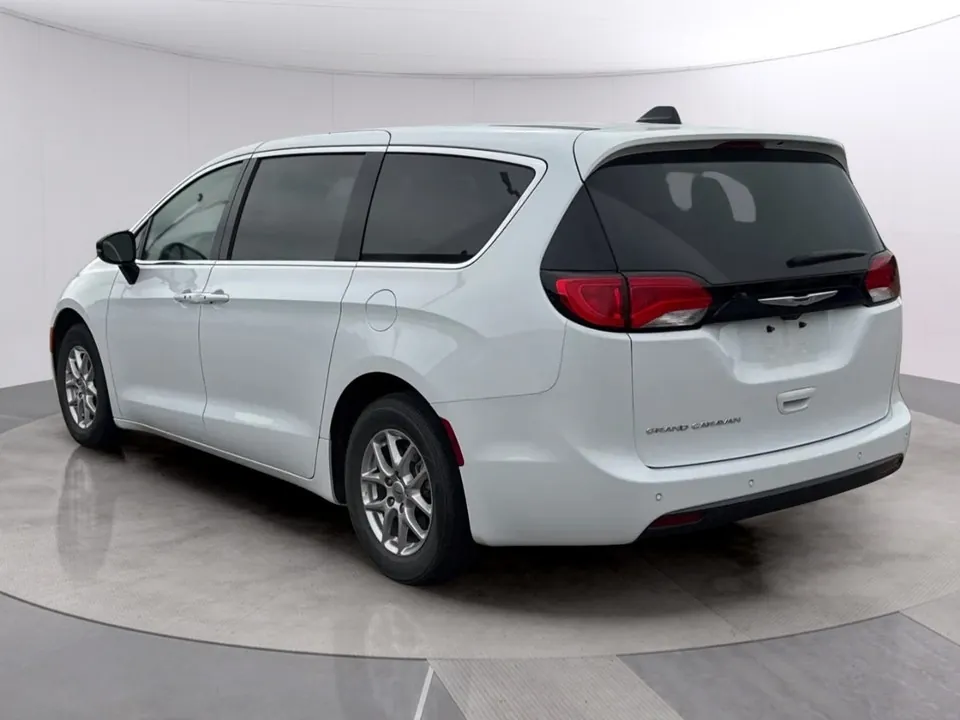 Chrysler Grand Caravan 2025 photo 2