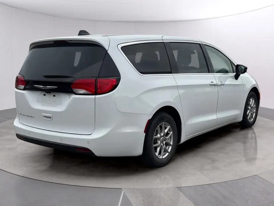 Chrysler Grand Caravan 2025 photo 3