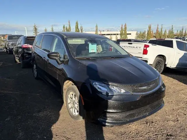 Chrysler Grand Caravan 2022 photo 2
